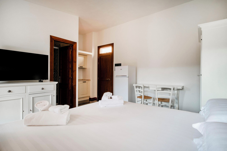 Room 4, Aparthotel in Costa Serena just 700 mt from the sea, Olbia-Tempio