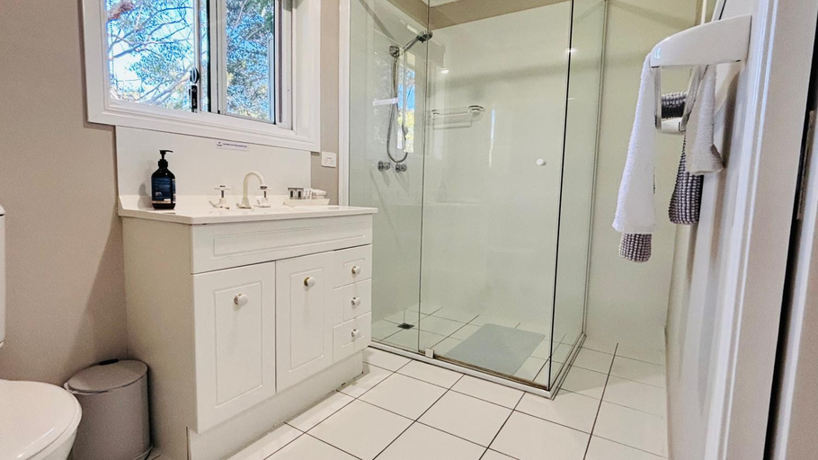 Bathroom 2, The Hillside Retreat, Tamborine Mountain