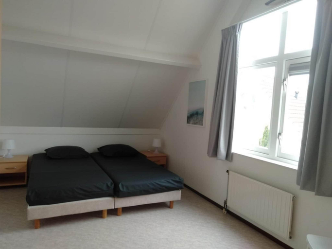 Bedroom 2, Bungalow in Breskens near Beach and Dunes, Sluis