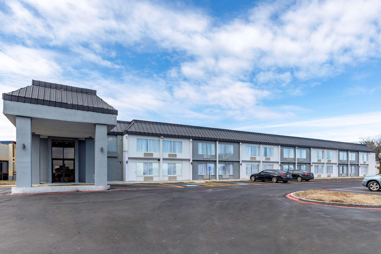 Exterior & Views, Quality Inn suites Sulphur Springs, Hopkins
