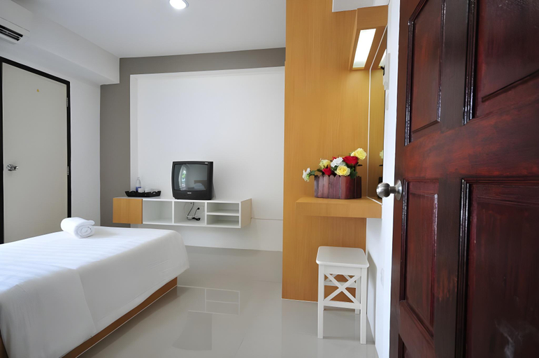 Bedroom 2, Beerapan Hotel, Thon Buri