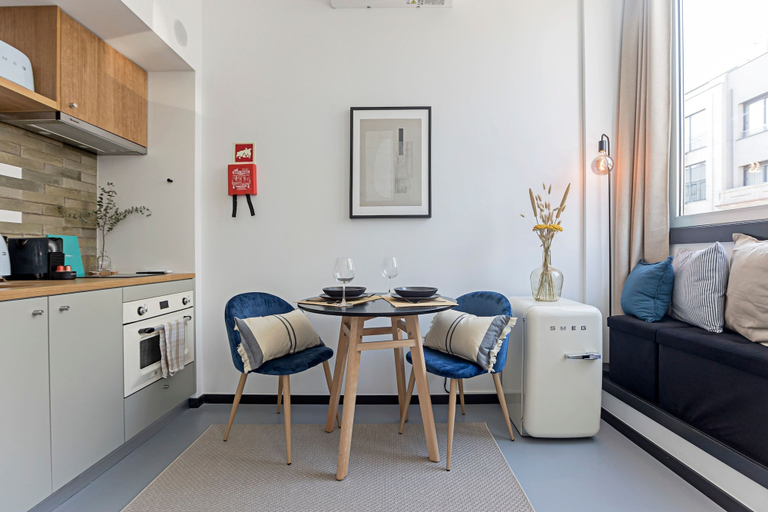 In-room dining 5, Regras Apartments & Garden A9 by Benefit Collection, Porto