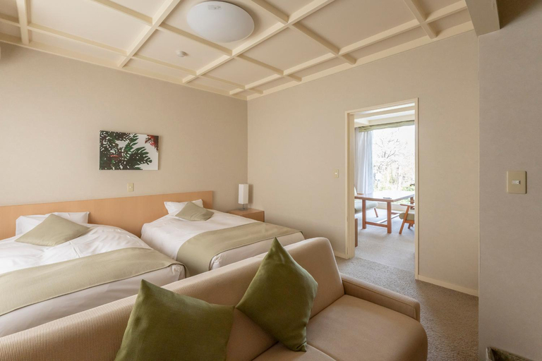 Bedroom 2, Lenessa Jyougasaki, Itō