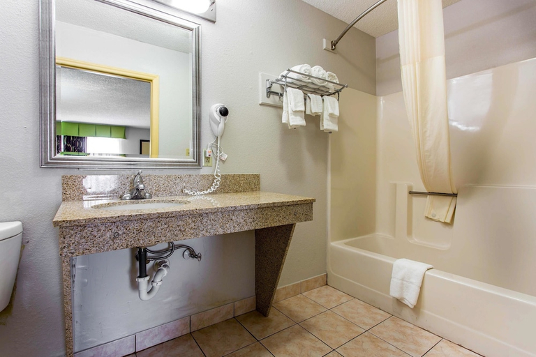 Bathroom 4, Quality Inn Albemarle, Stanly