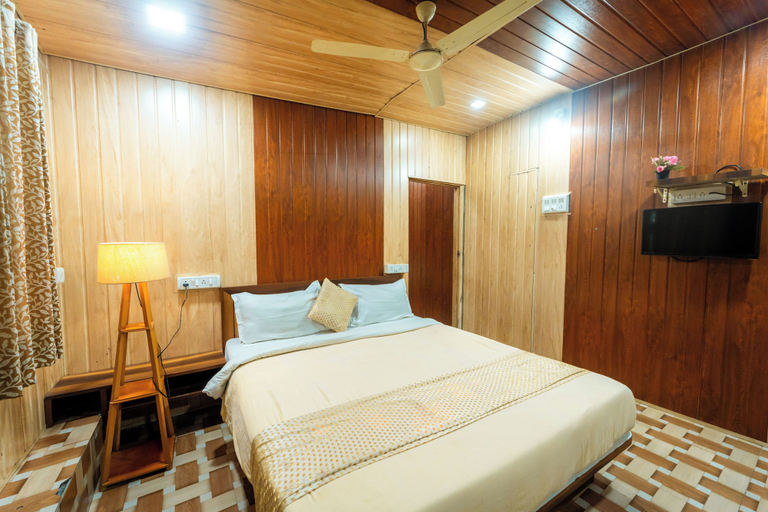 Bedroom 3, Strawberry County, Satara