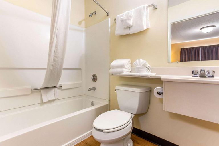 Bathroom 3, Studio6 Extended Stay - Myrtle Beach, SC, Horry