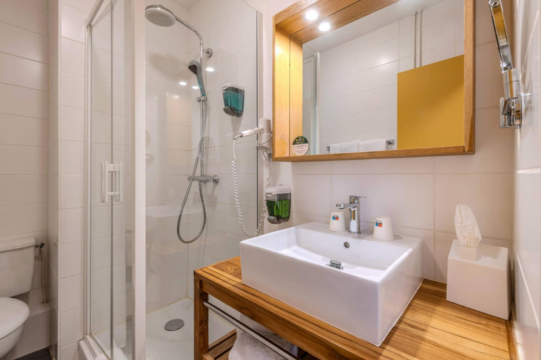 Bathroom 4, The Originals Boutique, Hôtel Spa Le Triton, Roscoff, Finistère