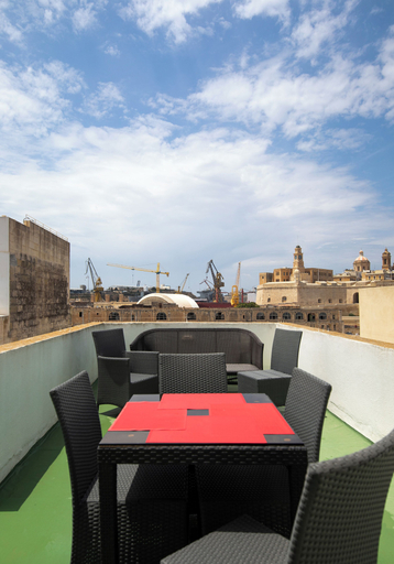 Exterior 4, Traditional Townhouse - Rooftop Seaviews