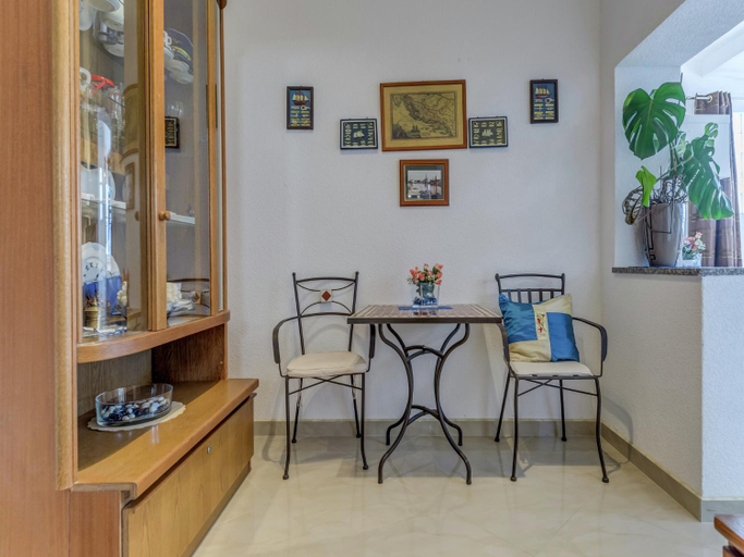 Food & Drinks 5, Holiday Home in Arbanija with Sea Views, Trogir