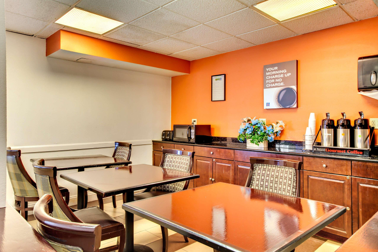 Food & Drinks 5, Motel 6 Washington, Washington D.C.