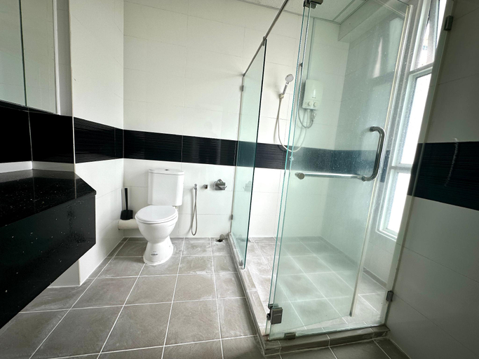 Bathroom 3, Mansion One 3R2B (3-12pax) Seaview @ Georgetown, Penang Island