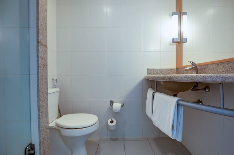 Bathroom 3, ibis Rio de Janeiro Barra da Tijuca, Rio de Janeiro