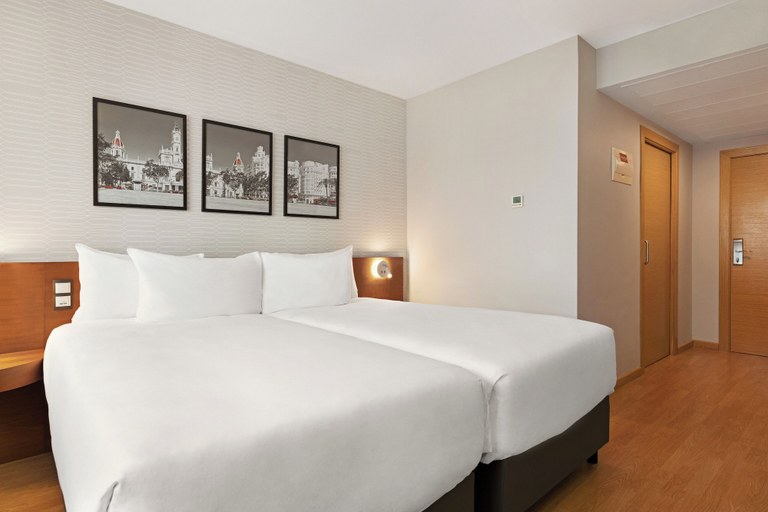 Bedroom 3, Ramada by Wyndham Valencia Almussafes, Valencia