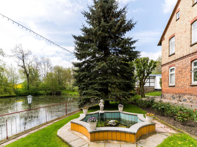 Sport & Beauty 4, Vacation Home with Pond, Nordwestmecklenburg