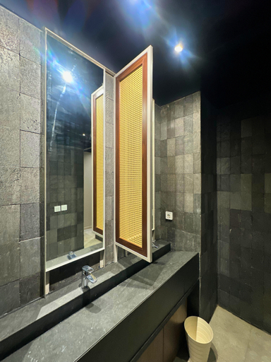 Bathroom 5, Althia Capsule Quarters, Badung
