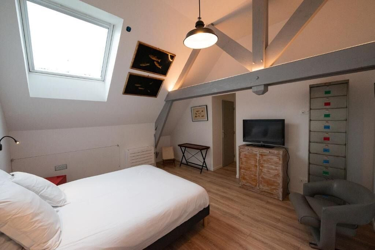 Room 2, Les Insolites, Oise