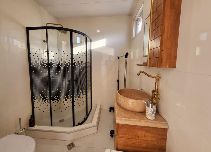 Bathroom 3, Sighnaghi Art Hotel, Signagi