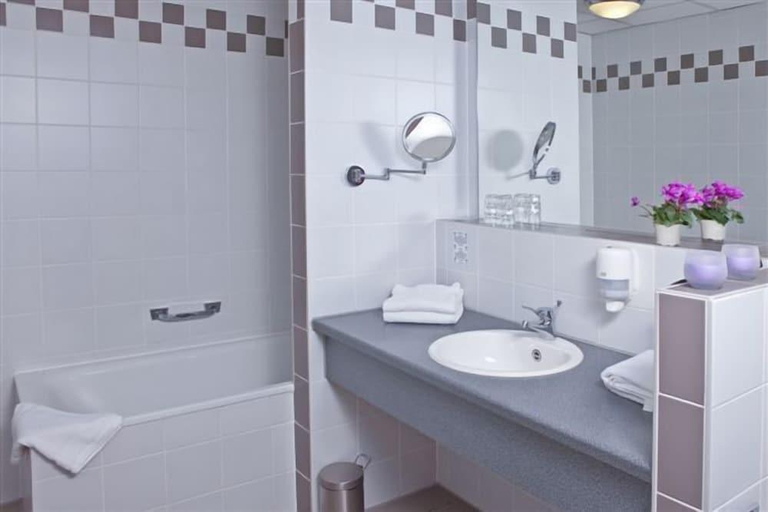 Bathroom 4, Hotel Strohofer, Kitzingen