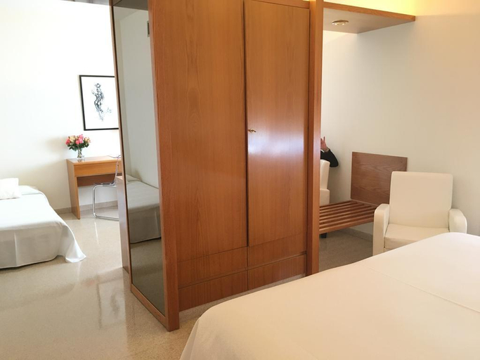 Bedroom 3, Bon Retorn Hotel Restaurant, Girona