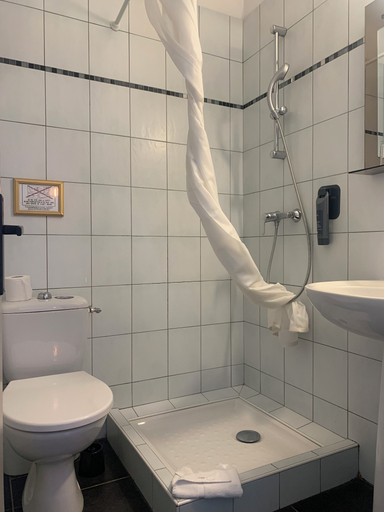 Bathroom 5, Hôtel Fine, Pyrénées-Atlantiques