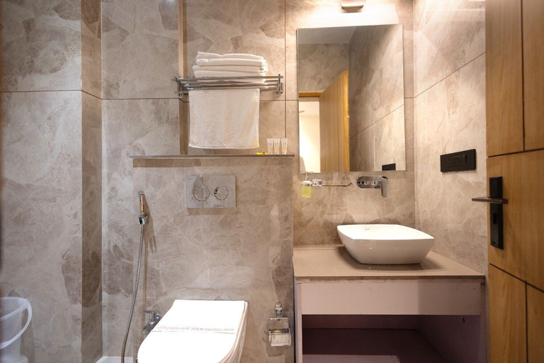 Bathroom 5, Shri Govindam Banaras, Varanasi