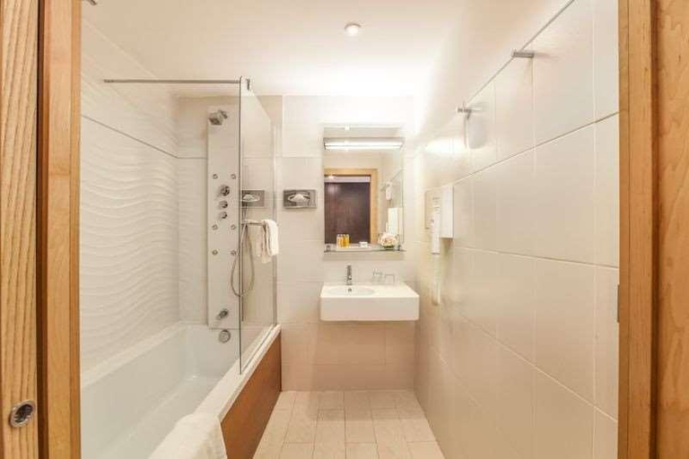 Bathroom 5, Hotel Montaigne & Spa, Alpes-Maritimes