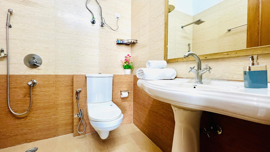 Bathroom, Olive Serviced Apartments - Defence Colony, Delhi