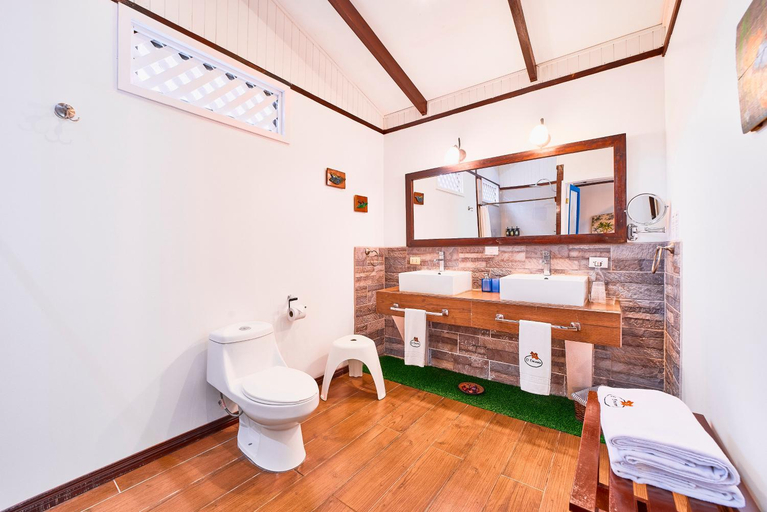 Bathroom 3, Hotel El Encanto, Talamanca