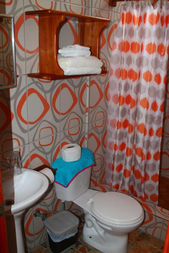 Bathroom 3, HOSTAL JANET STARLiNK, Isabela