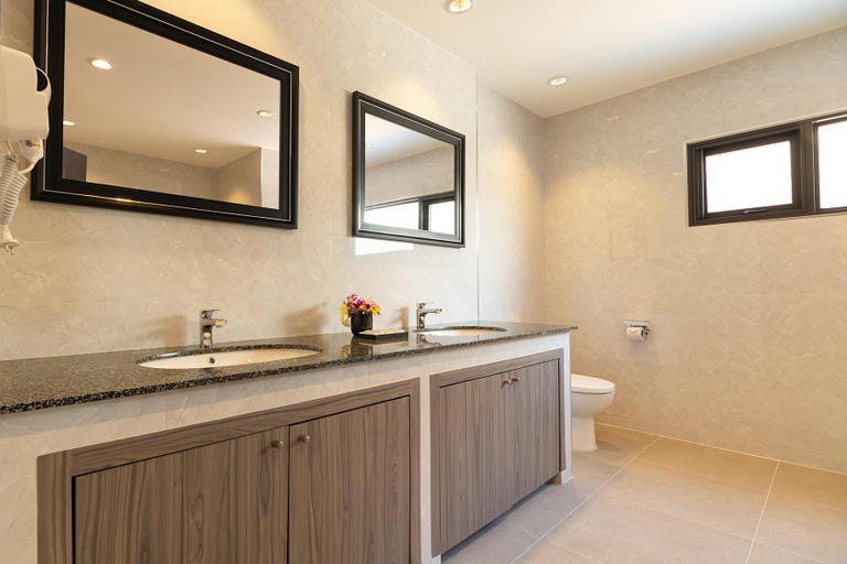 Bathroom 4, Pattaya Hill minutes from the Beach / City, Bang Lamung