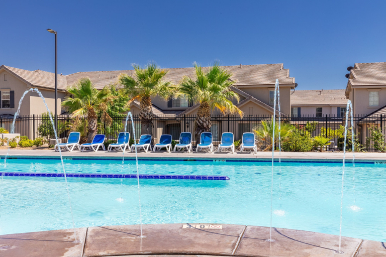 Pool 2, Poolside 3 Bedroom Apts by RedAwning, Washington