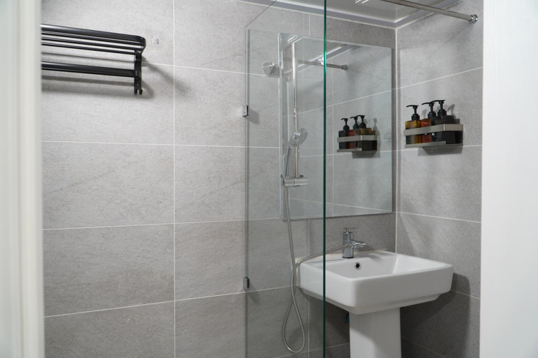 Bathroom 3, Seongsu Dongdaemun Cozy Female Stay , Dong-daemun