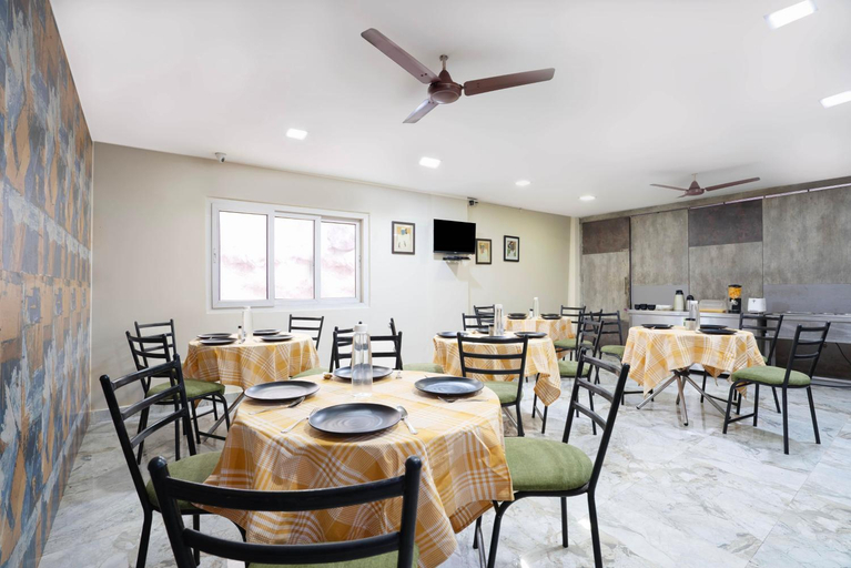 Food & Drinks 5, Treebo Srico, Banjara Hills, Hyderabad
