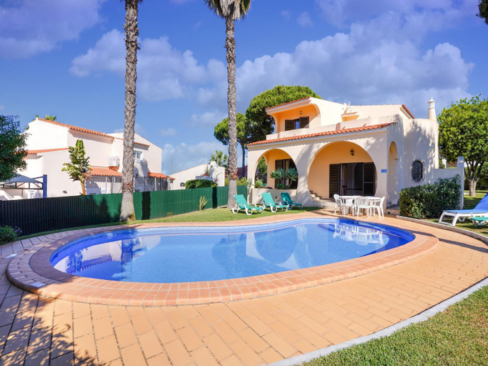 Sport & Beauty 2, Modern villa with a private pool, Loulé