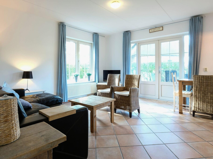 4, Charming villa with terrace near forest, Zijpe