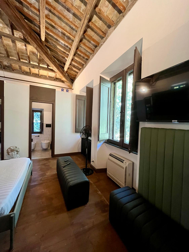 Bedroom 2, Beyond Colosseum, Rome