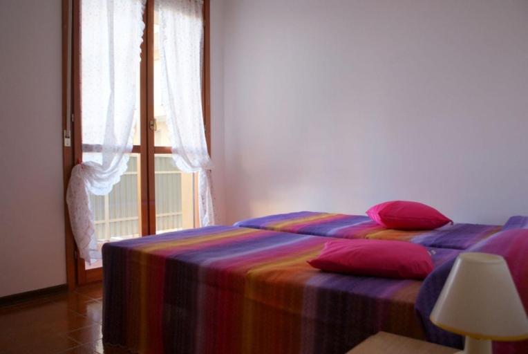 2, Vibrant apartment in a pool paradise, Venezia