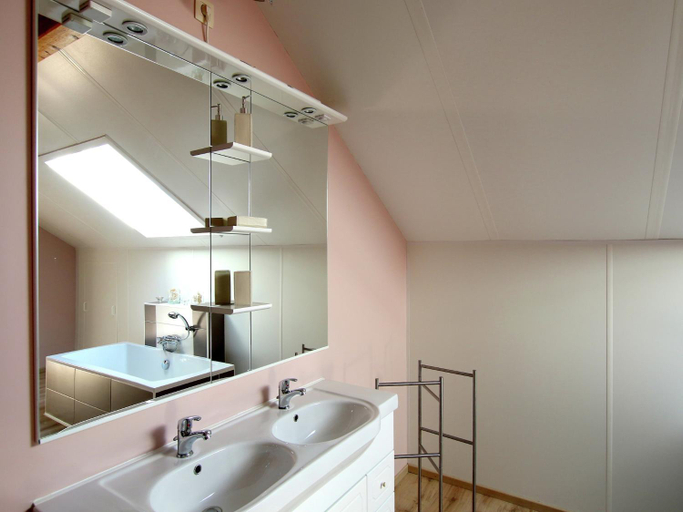 Bathroom 2, Escape with Bubble Bath, Luxembourg