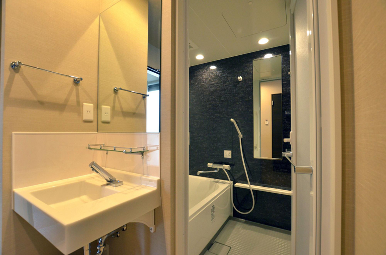 Bathroom 4, Kikitsu Station Hotel, Isahaya