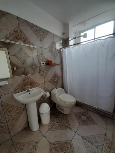 Bathroom 3, El Paraiso, Santa Cruz