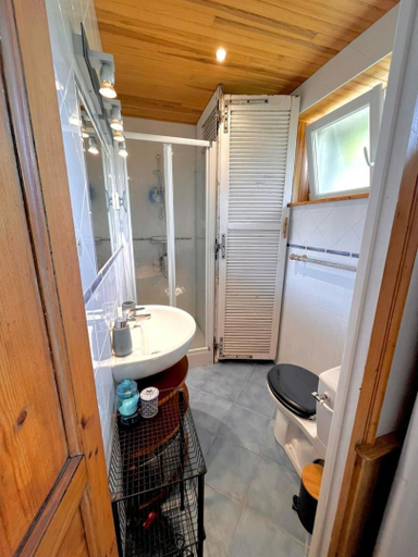 Bathroom, Maison de pecheur Loguivy de la mer, Côtes-d'Armor