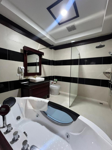Bathroom 3, Pon Arena Hotel, Khong