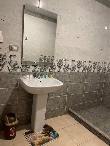 Bathroom 4, Verssailles Pyramids Hotel, Al-'Umraniyah