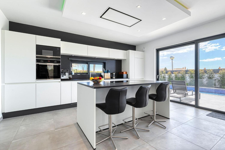 Others 5, Manatee · Modern & Luxurious villa, Lagoa