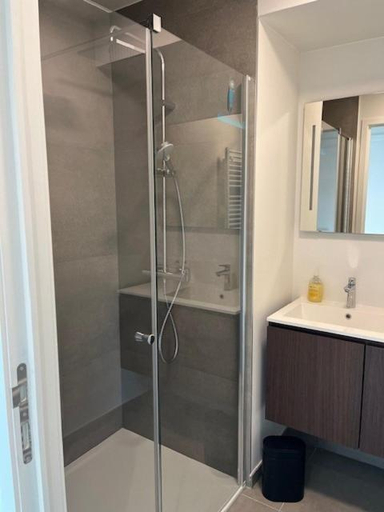 Bathroom 2, West Bay Apartments, West-Vlaanderen
