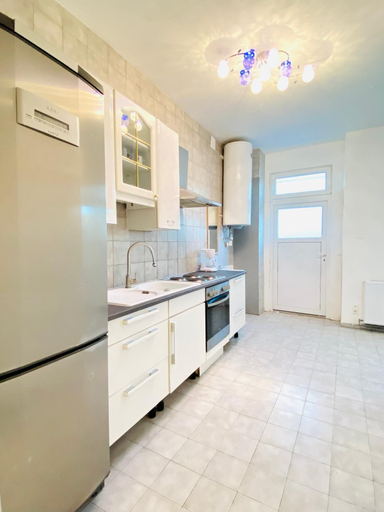 Private kitchen 3, 5 Bedroom Apartment near Schonbrunn, Wien
