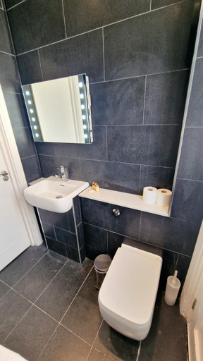 Bathroom 3, Clockwork London Flats, London