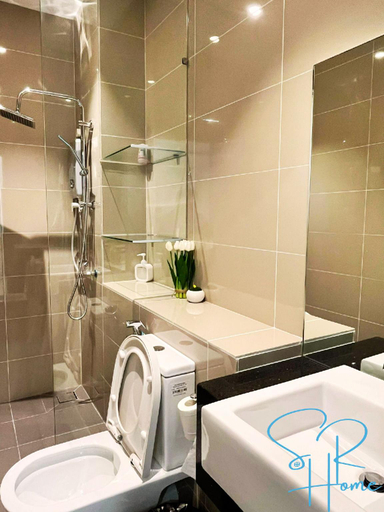 Bathroom 4, Pokémon Loft w/ INDOOR SLIDE | Pool | Near Legoland | 6 Pax, Johor Bahru