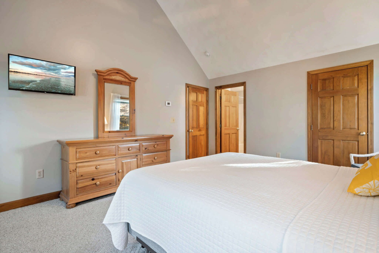Room 3, Nubble View Home for 10, York