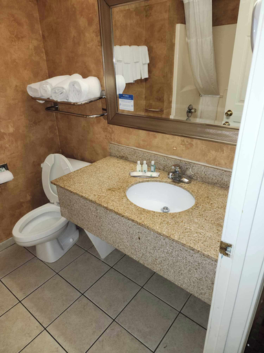 Bathroom 5, Quality Inn & Suites Somerset Area, Pulaski